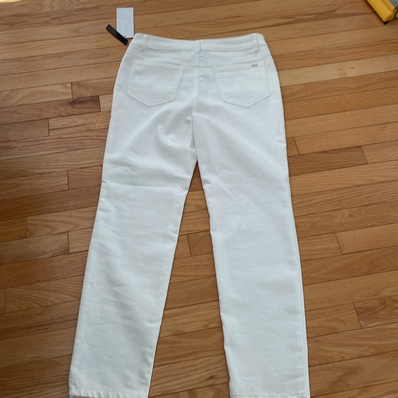 NWT Up! White 5 pocket pull up jeans. - Picture 7 of 8